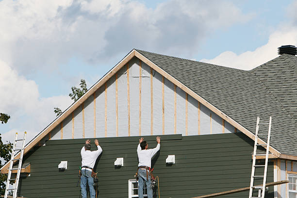 Professional Siding Replacement technician working in Franklin Park, NJ